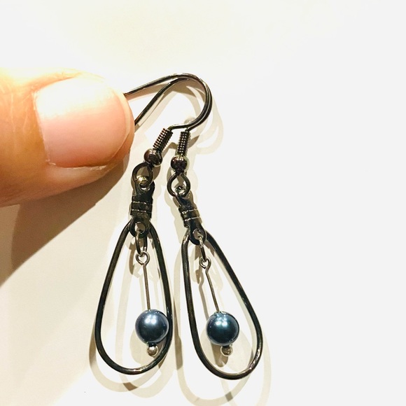 Fresh Water Pearl Teardrop Earrings - Picture 4 of 4
